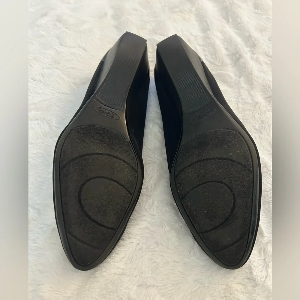 Joan & David Wedge Pumps Black low heel 8.5